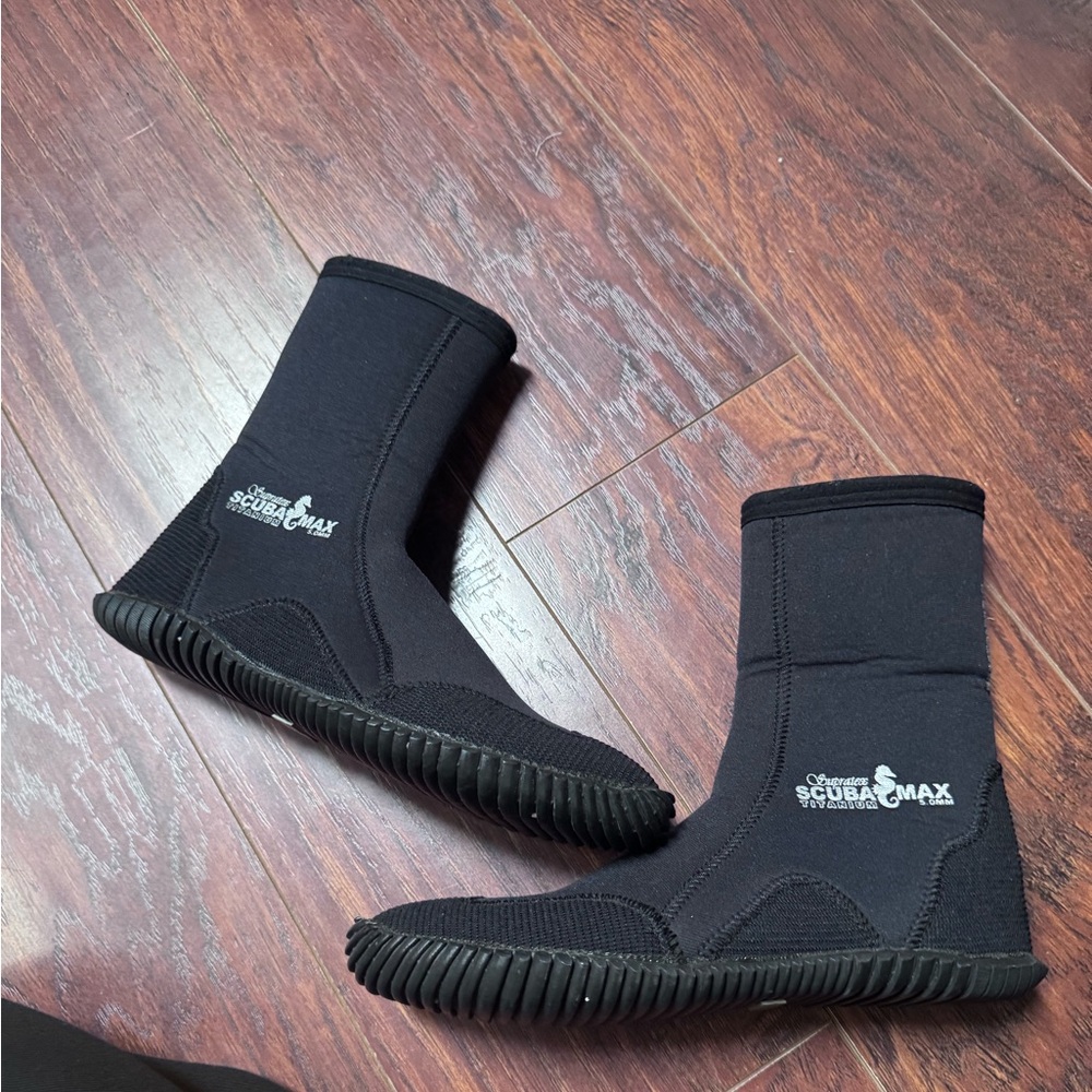 Scuba Max Titanium Reef Track 5.0 5MM High Top Dive Boots size 7